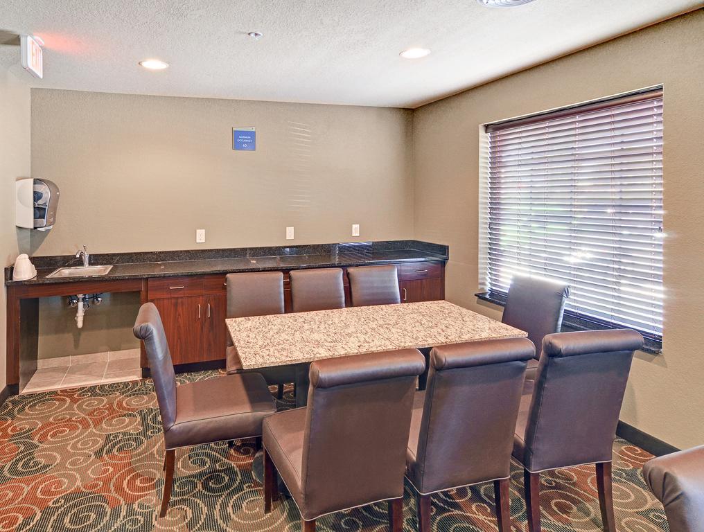 Cobblestone Inn & Suites - Big Lake エクステリア 写真