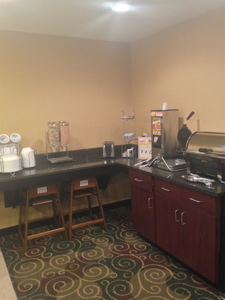 Cobblestone Inn & Suites - Big Lake エクステリア 写真